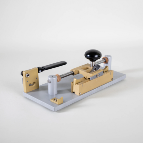 Máquina para el gubiado de palas de fagot Rieger