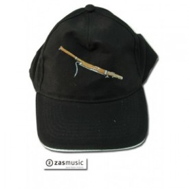 Gorra con un fagot bordado.